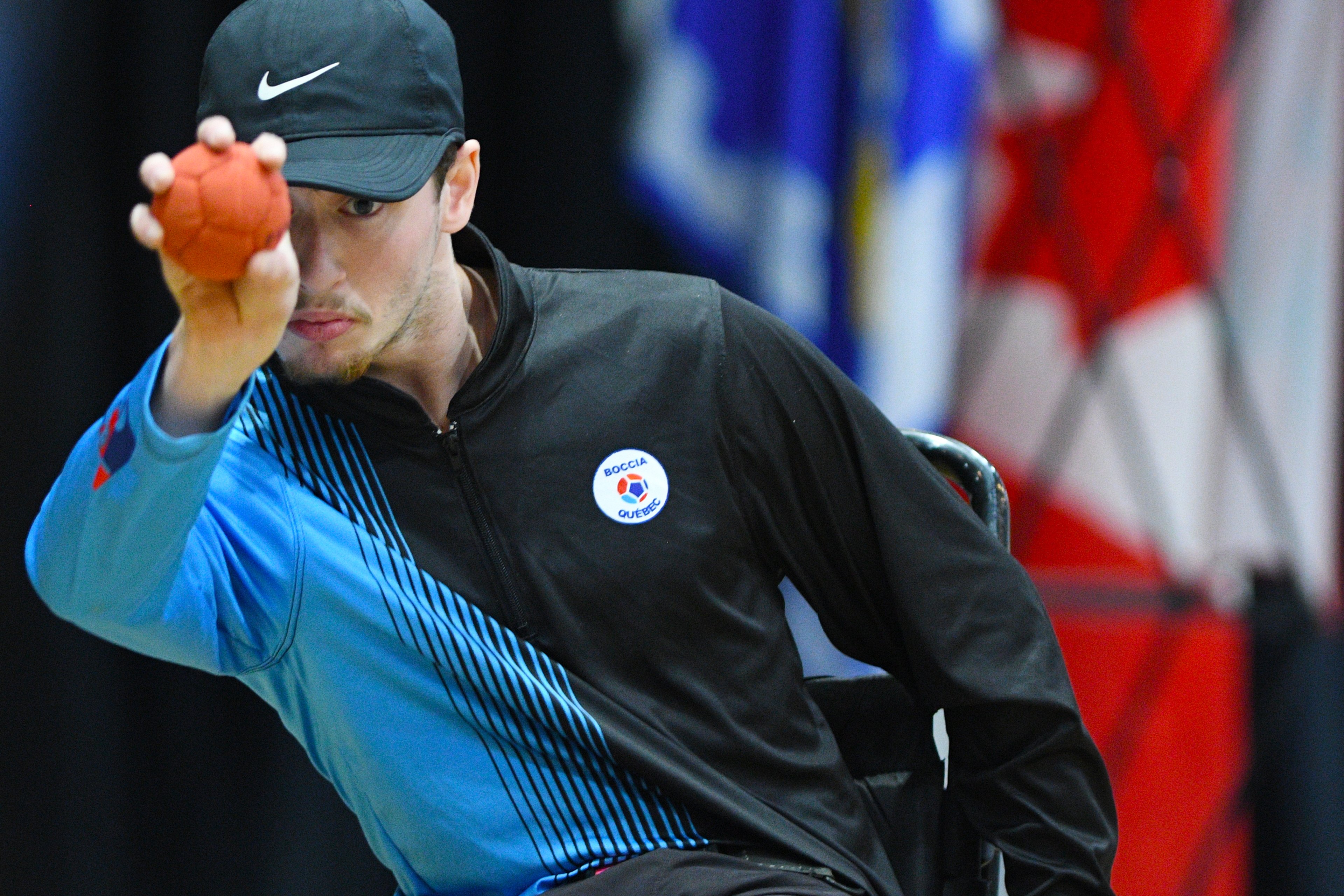 Marc-Antoine Goupil athlète de boccia BC5 en préparation de lancer